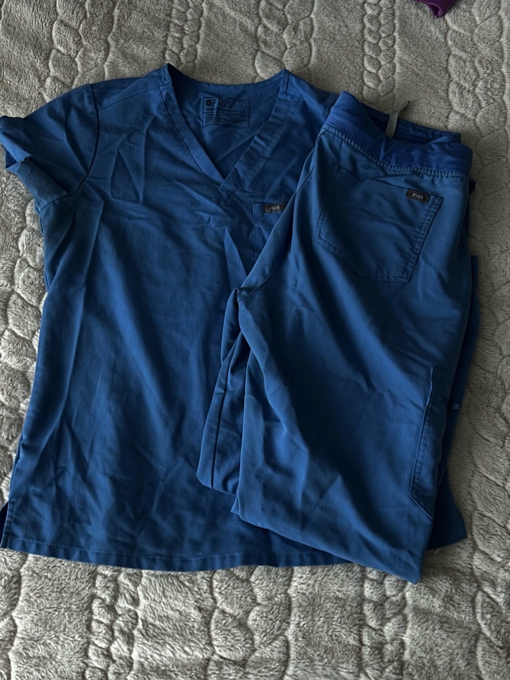 Figs Men’s V-Neck Scrub Top and Pants in Royal Blue
